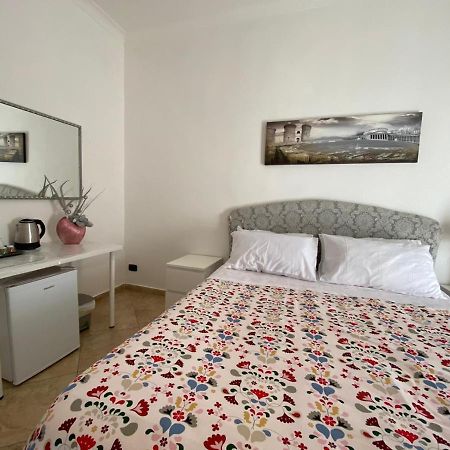 Falu Napoli Centro Camera Con Cucina E Bagno Privato 호텔 외부 사진