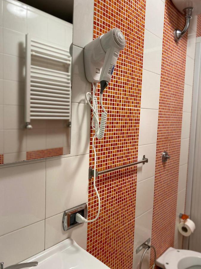 Falu Napoli Centro Camera Con Cucina E Bagno Privato 호텔 외부 사진